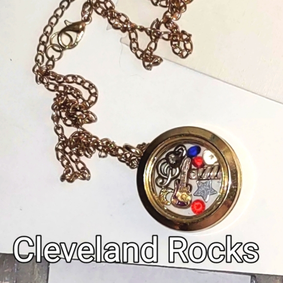 "Cleveland Rocks" Lighthouse Memory Charm Locket - Picture 2 of 9